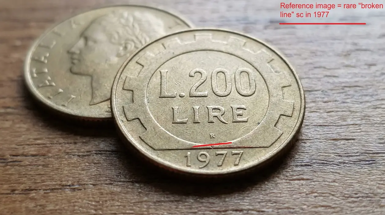 Moneta italiana da 200 lire del 1977 su una superficie in legno